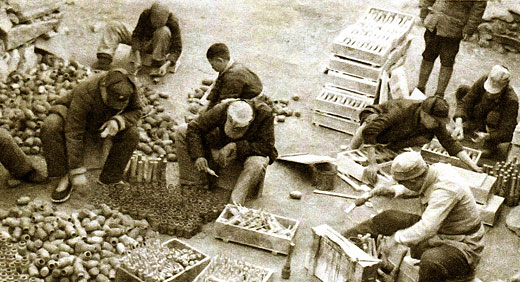 冰球突破mg集团的前身华兴铁工厂诞生，后发展为徐州重型机械厂