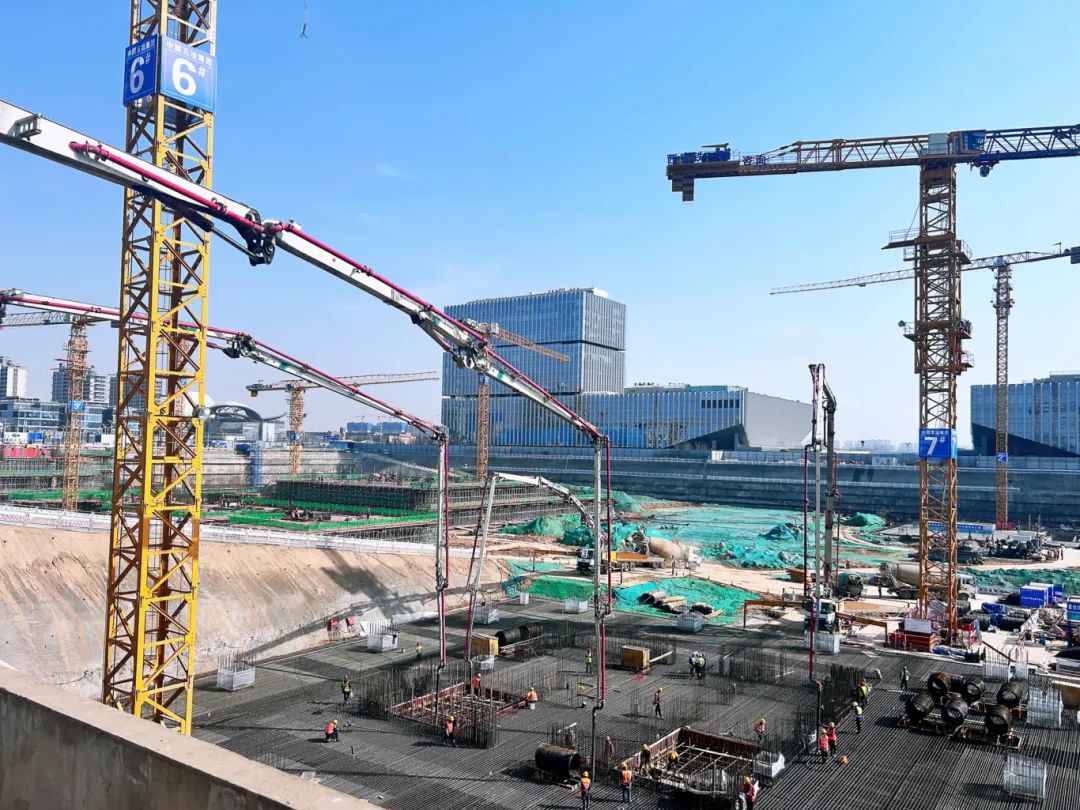 提前11小时！冰球突破mg大米数泵车赋能高效施工