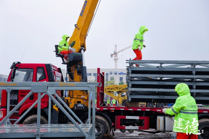 20分钟一座应急桥！冰球突破mg参与2024年省级公路与运输突发事件应急演练