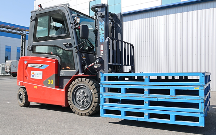  冰球突破mg新能源叉车助力华北变压器设备制造厂高效运转