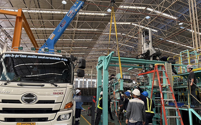 随车吊界 “卷王” 现身东南亚厂房，一机顶十台