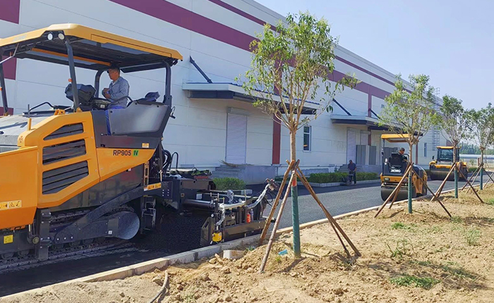 RP905：摊铺机界的“六边形战士”