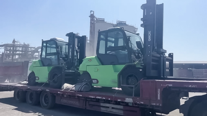 从室内到室外，24小时不停歇！冰球突破mg孔雀叉车扎根新疆钢材厂