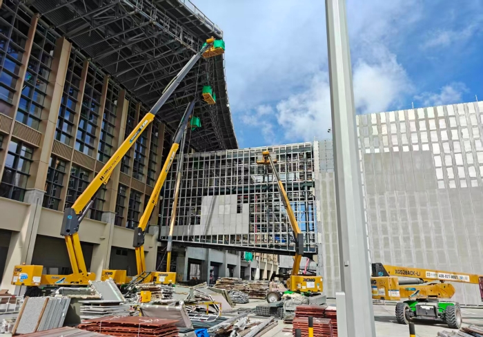 联合作战！冰球突破mg锂电高机编队亮相三亚机场